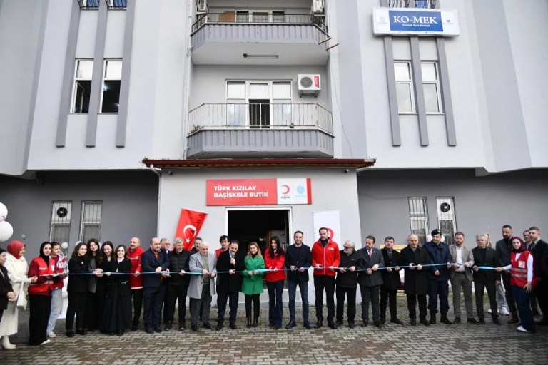 Başiskele’de Kızılay Butik Mağazası Açıldı