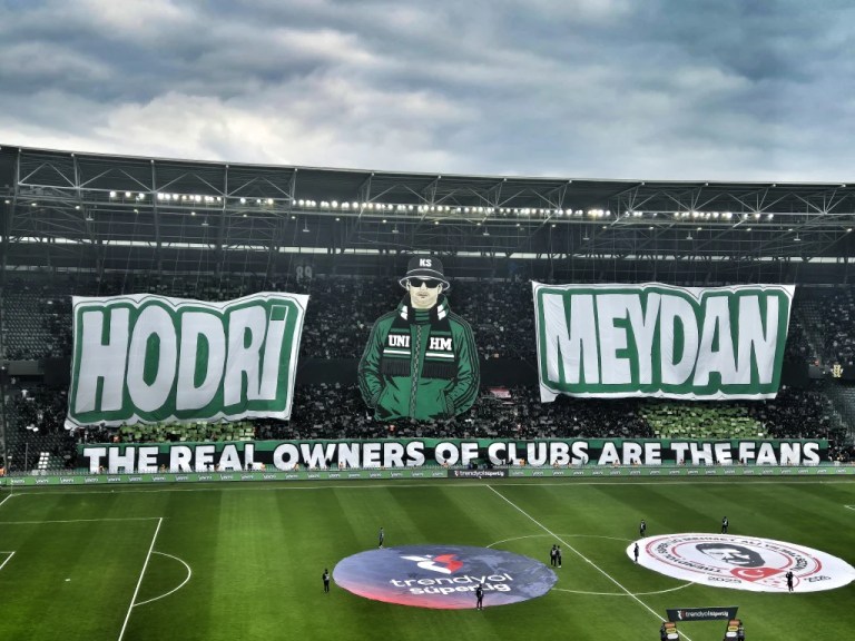 Kocaelispor taraftarından Beşiktaş maçı öncesi koreografi
