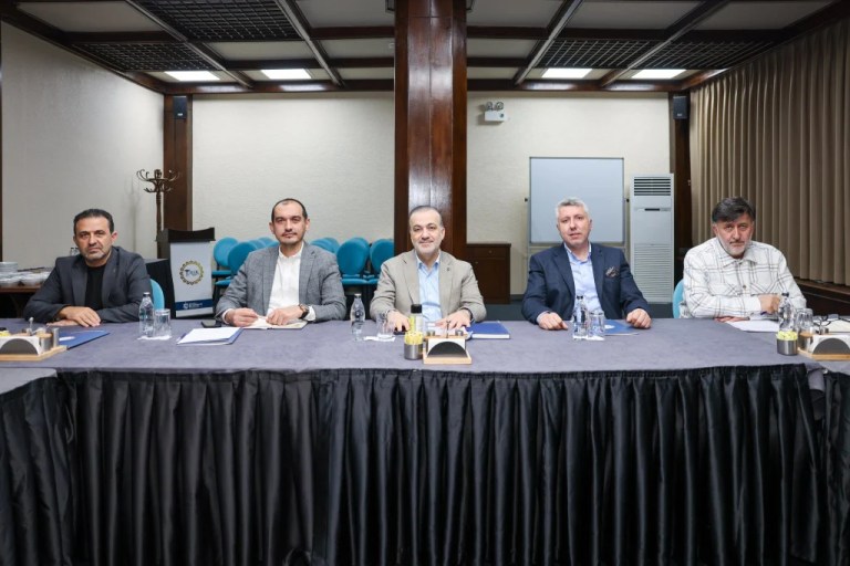 AK Parti Kocaeli’de sahur mesaisi: Talus ve ilçe başkanları bir araya geldi