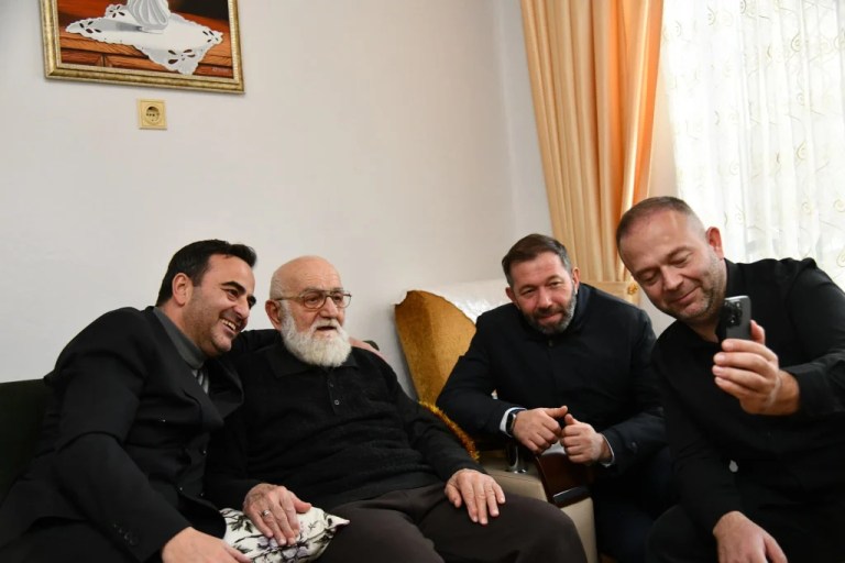 Başkan Özlü’den AK Parti Emektarlarına Vefa Ziyareti