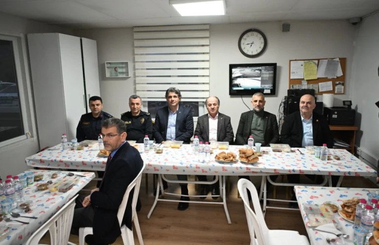 Başkan Kocaman’dan polislere tatlı sürpriz