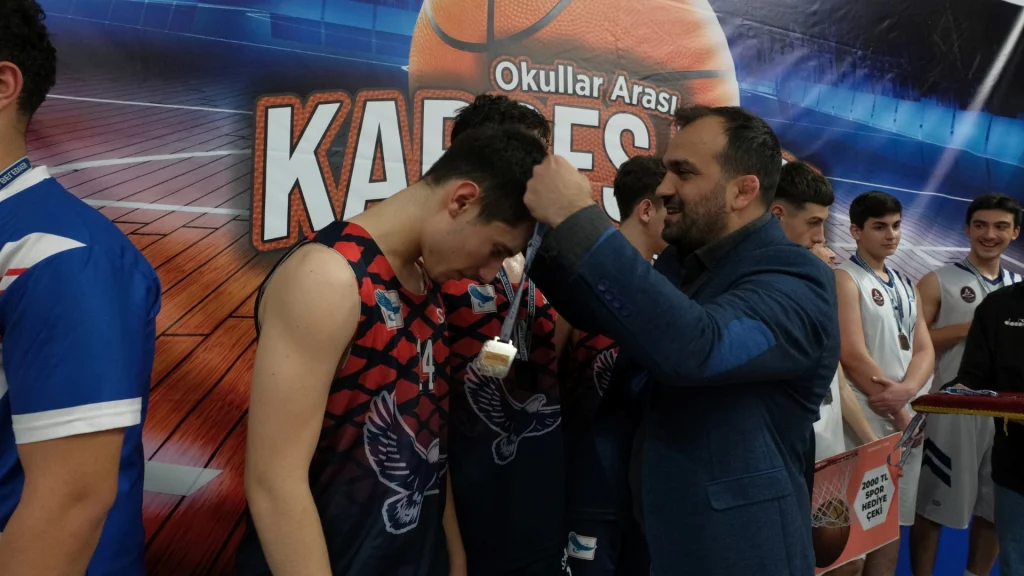 Kocaeli’de kardeşlik kazandı: Okullar Arası Basketbol sona erdi!