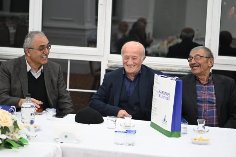Eski başkanlar Kartepe’de iftar sofrasında buluştu