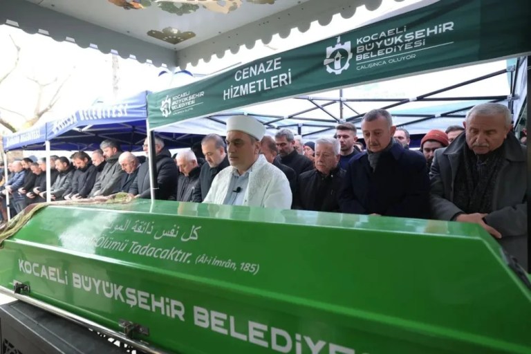 Berna Abiş’in acı günü: Annesi son yolculuğuna uğurlandı