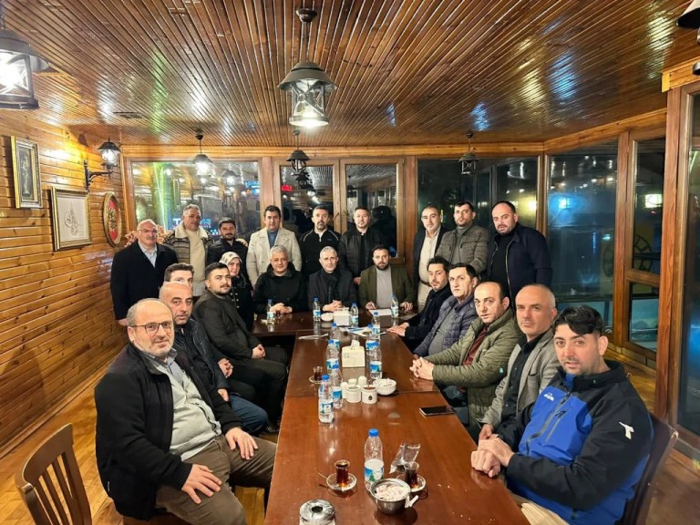 AK Parti Gebze’de mahalle başkanlarıyla sahur yaptı