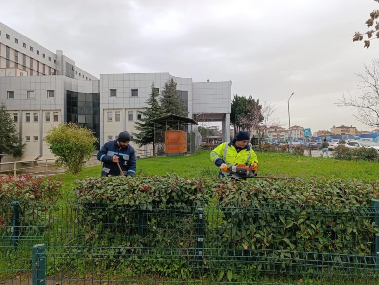 Büyükşehir’den hastane bahçelerine bakım