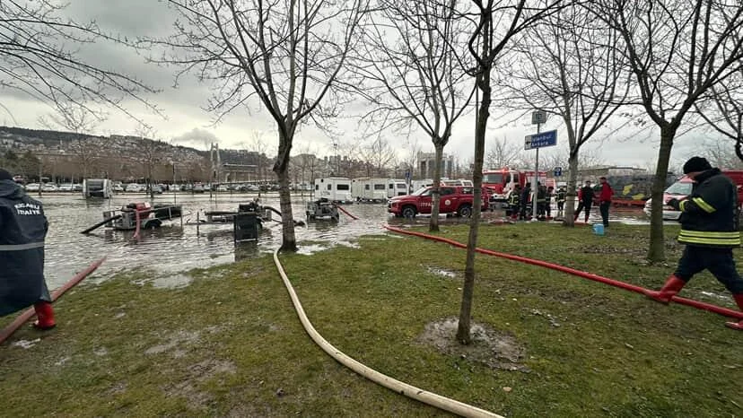 Kocaeli’de Lodos Vurdu: Ncity Otoparkı Sular Altında!