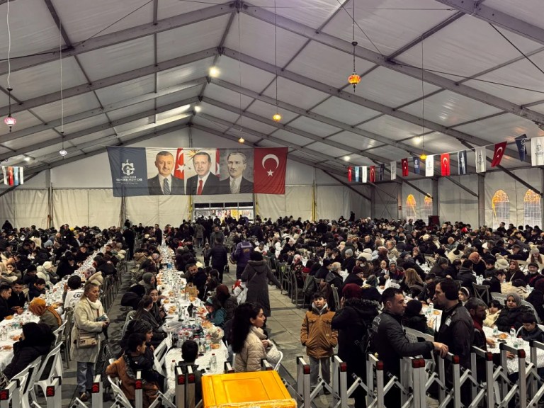 İzmit’te Ramazan Çadırı ilahilerle yankılandı