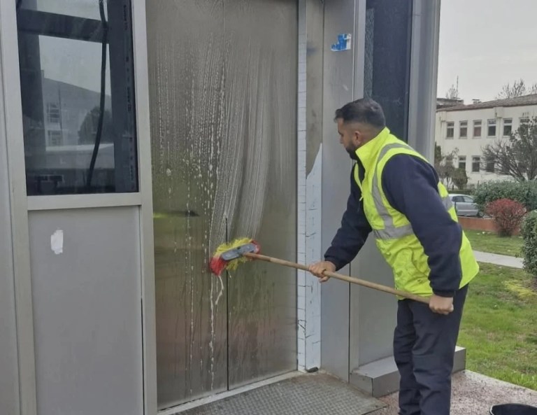 Kocaeli’de Üst Geçit Asansörlerine Hijyen Bakımı