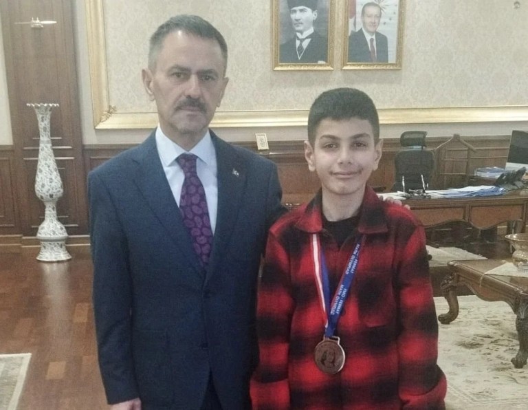 Matematik Olimpiyatlarında Başarı: Berat’tan Vali Aktaş’a Ziyaret