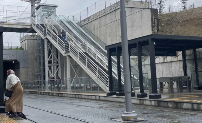Şehir Hastanesi’nde yürüyen merdiven arızası hastaları mağdur etti