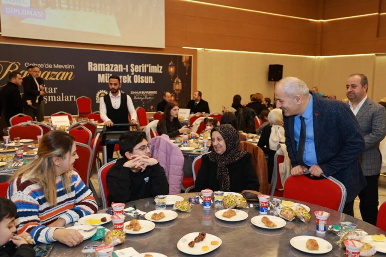 Gebze Belediyesi’nden özel eğitim öğretmenlerine iftar