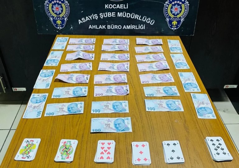 İzmit’te kahvehaneye kumar baskını!