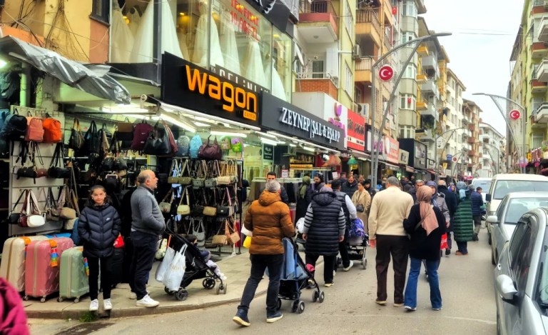 İzmit’te bayram alışverişi yoğunluğu