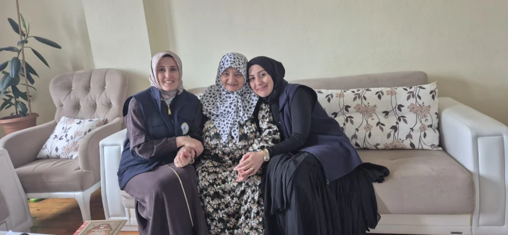 Kartepe Belediyesi’nden yaşlılara bayram ziyareti