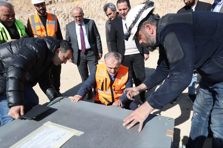 Çayırova Devlet Hastanesi’ne deprem izolatörleri monte ediliyor