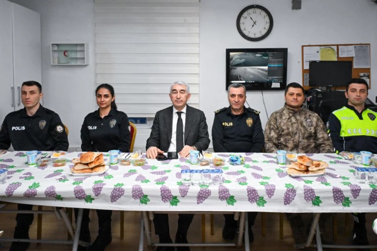 Kocaeli Emniyet Müdürü Karaduman’dan polislere ziyaret