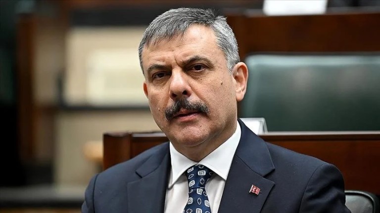 Bakan Çiftçi’den araç sahiplerine: Ekran ve ses sistemlerini söktürün