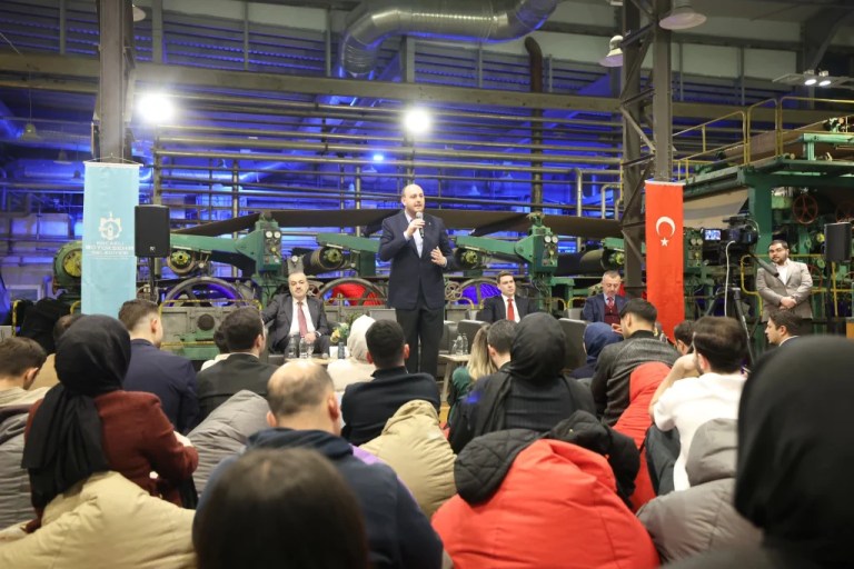 AK Partili gençler İzmit’te Ramazan buluşmasında bir araya geldi