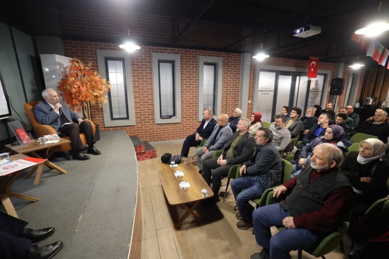 Şair Bestami Yazgan Başiskele’de okurlarıyla buluştu