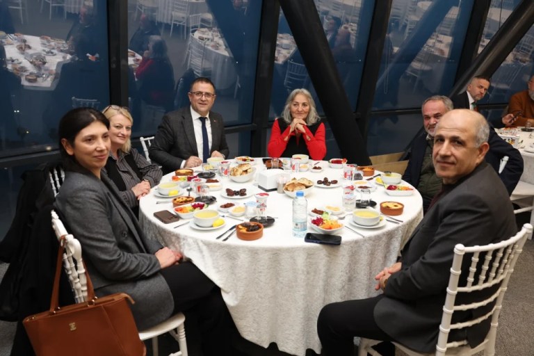 Derince Belediyesi Meclisi iftar sofrasında buluştu