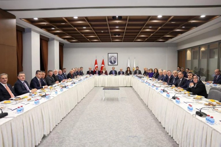 Başkan Büyükakın, AK Parti Belediye Başkanları Toplantısı’nda