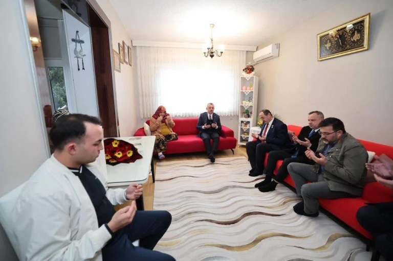 Başkan Büyükakın’dan şehit ailesine bayram ziyareti