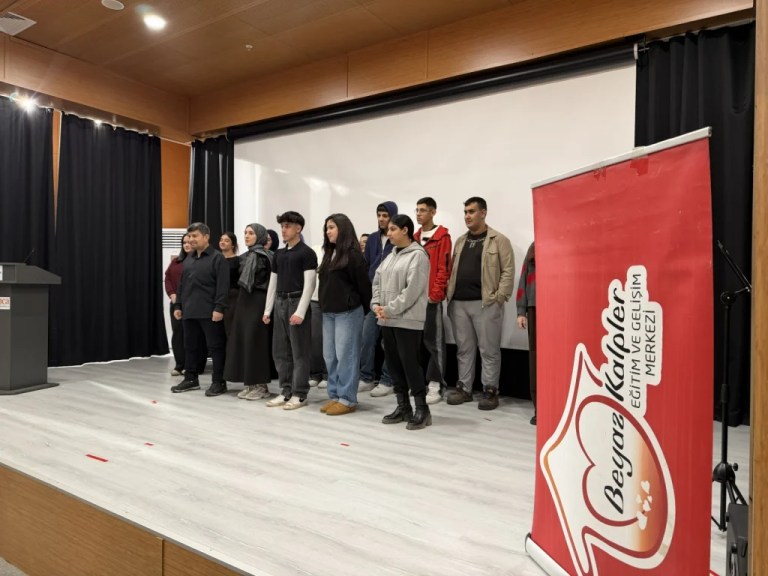 Beyaz Kalpler’den Mehmet Akif Ersoy’u Anma Programı