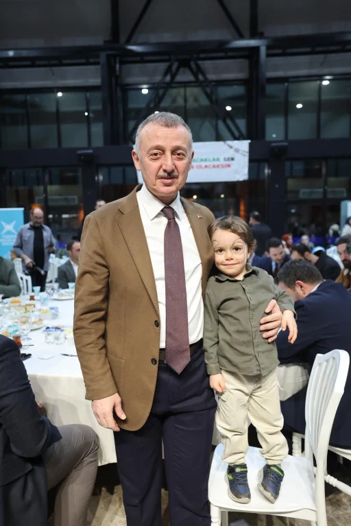 Büyükakın, TÜGVA iftarında gençlerle buluştu