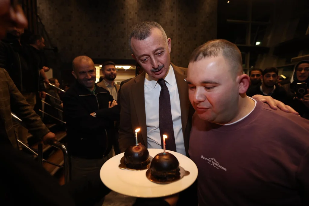Büyükakın’dan Arif’e doğum günü sürprizi