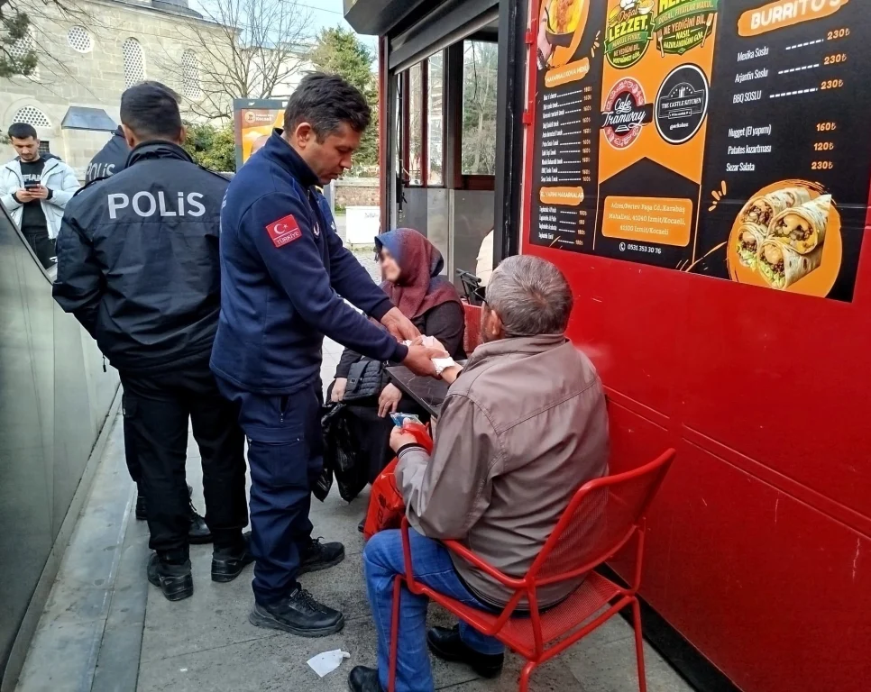 Büyükşehir Zabıtası yaşlı çiftin yardımına koştu
