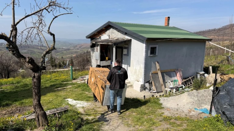 Kocaeli Büyükşehir, yangınzede Aktekin ailesini yalnız bırakmadı