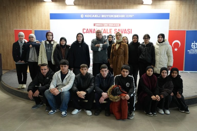 İzmit’te “Çanakkale Ruhu” Sergisi Yoğun İlgi Görüyor