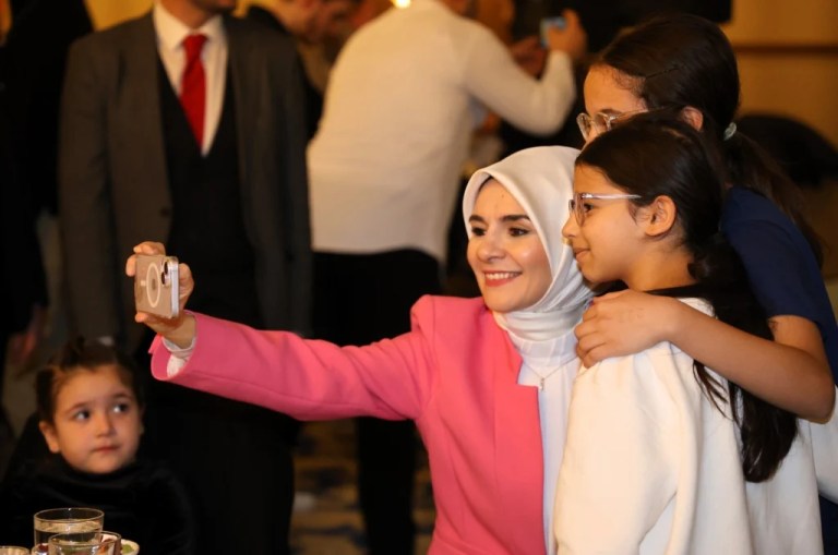 Bakan Göktaş’tan yetimlerle iftar: Devlet yanınızda