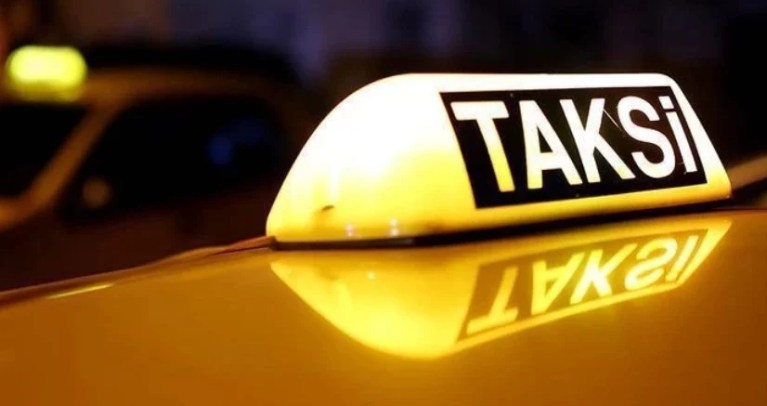 Taksi Durağında Falçatalı Saldırı: Şoför Yaralandı!