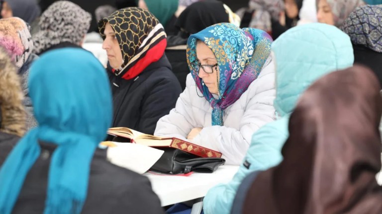 Gebze Kent Meydanı’nda mukabele yoğun ilgi görüyor
