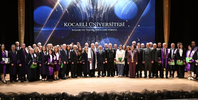 Kocaeli Üniversitesi’nde Akademik Başarı Ödülleri sahiplerini buldu