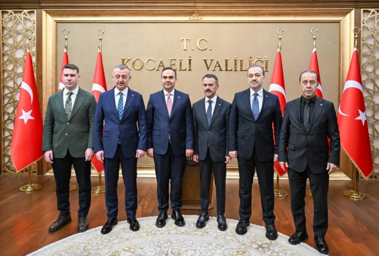 Sanayi ve Teknoloji Bakanı Kacır Kocaeli Valiliği’ni ziyaret etti