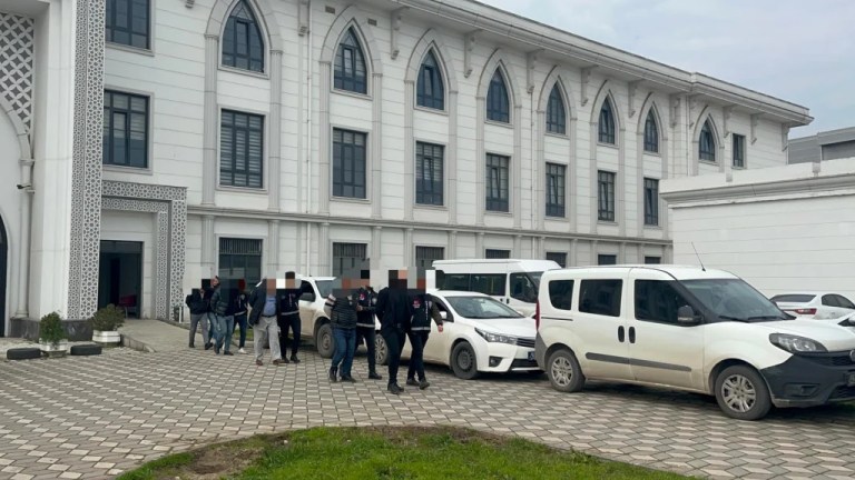 Kocaeli’de cinayet zanlıları adliyeye sevk edildi!