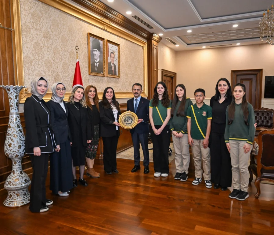 İnkılap Ortaokulu’ndan Vali Aktaş’a Ramazan gazetesi ziyareti
