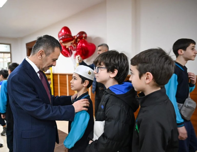 Vali Aktaş, Gölcük’te “Maarifin Kalbinde Ramazan” programına katıldı