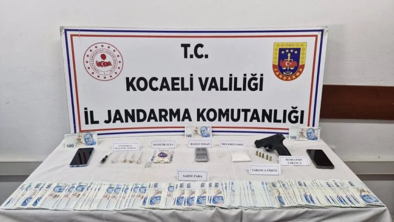 İzmit’te kaçakçılık operasyonu: Sahte para ve uyuşturucu ele geçirildi