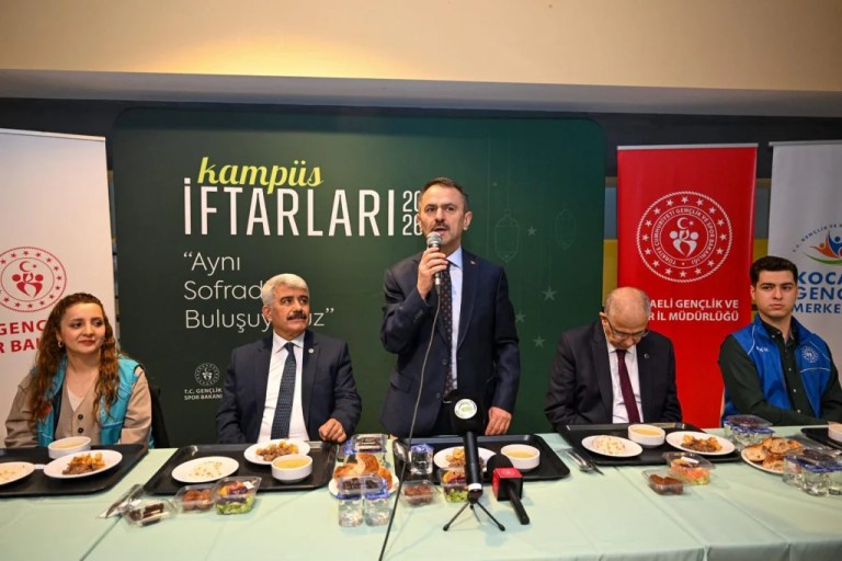 Vali Aktaş’tan üniversite öğrencileriyle iftar