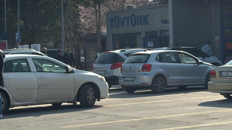 Köseköy TÜVTÜRK’te bayram öncesi araç kuyruğu