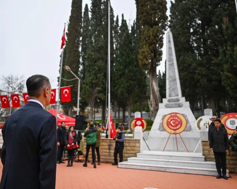 Çanakkale şehitleri 111. yıldönümünde anıldı