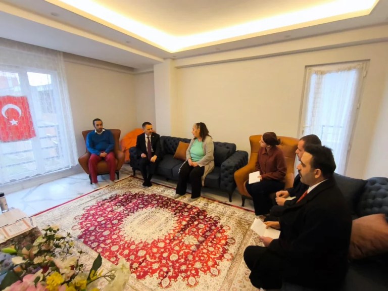 Vali Aktaş’tan şehit ailelerine bayram ziyareti