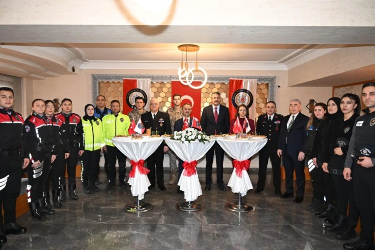 Bakan Yardımcısı Çelik ve Vali Aktaş’tan emniyet personeline bayram ziyareti