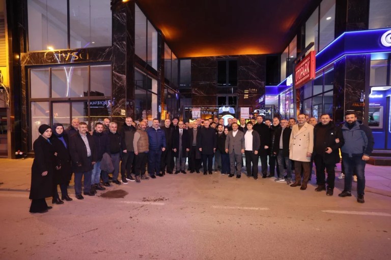 Başkan Büyükakın, İzmitli esnaflarla iftar sofrasında buluştu