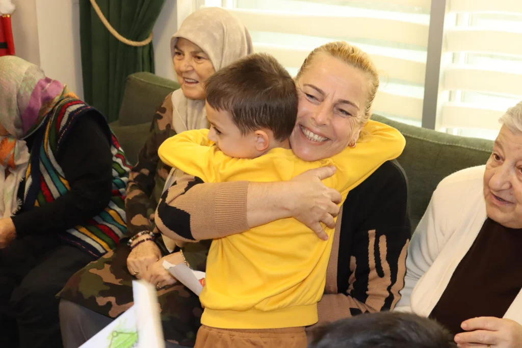 Minik İzmitlilerden anlamlı ziyaret!