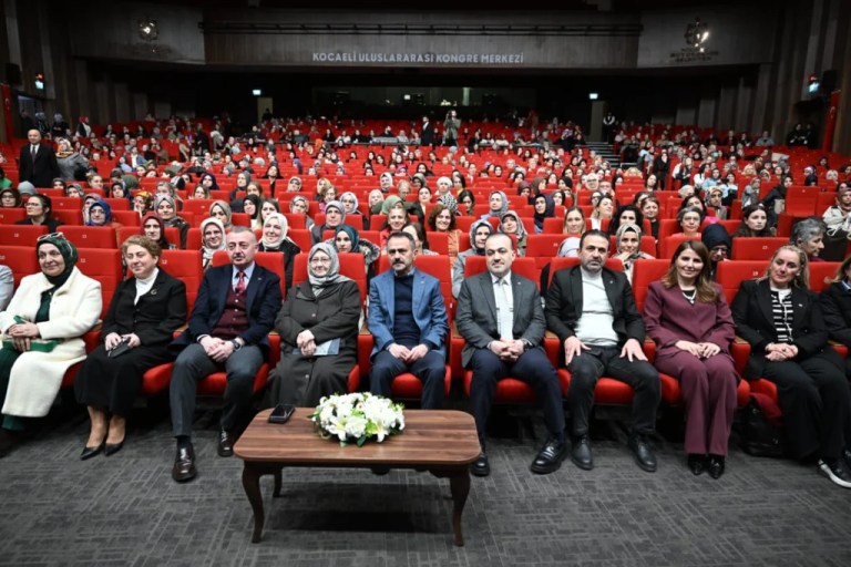 Büyükakın’dan 8 Mart mesajı: Kadınla değişir dünya